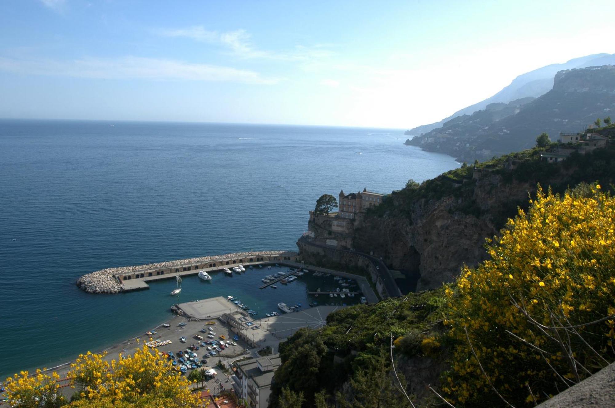 Charming Rooms Amalfi Coast Майори Экстерьер фото
